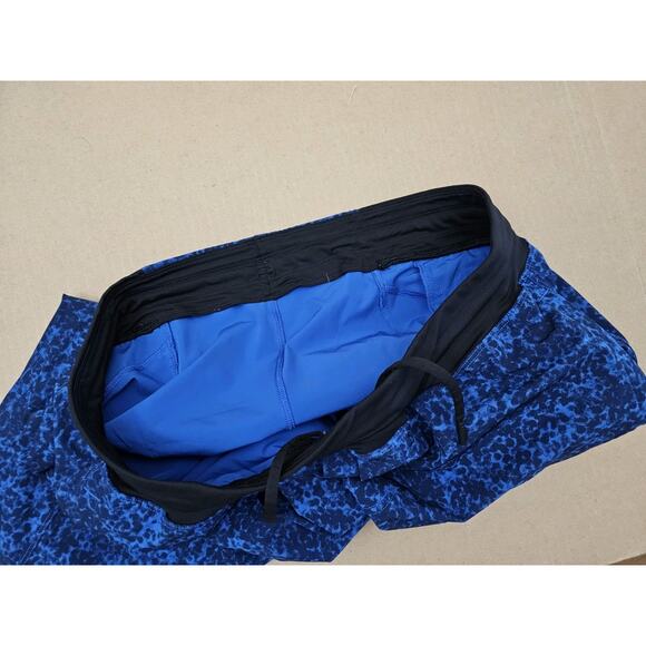 Lululemon Men's Size Large Assert Shorts 9" Cannonball Harbor Blue Deep Navy - Picture 9 of 10